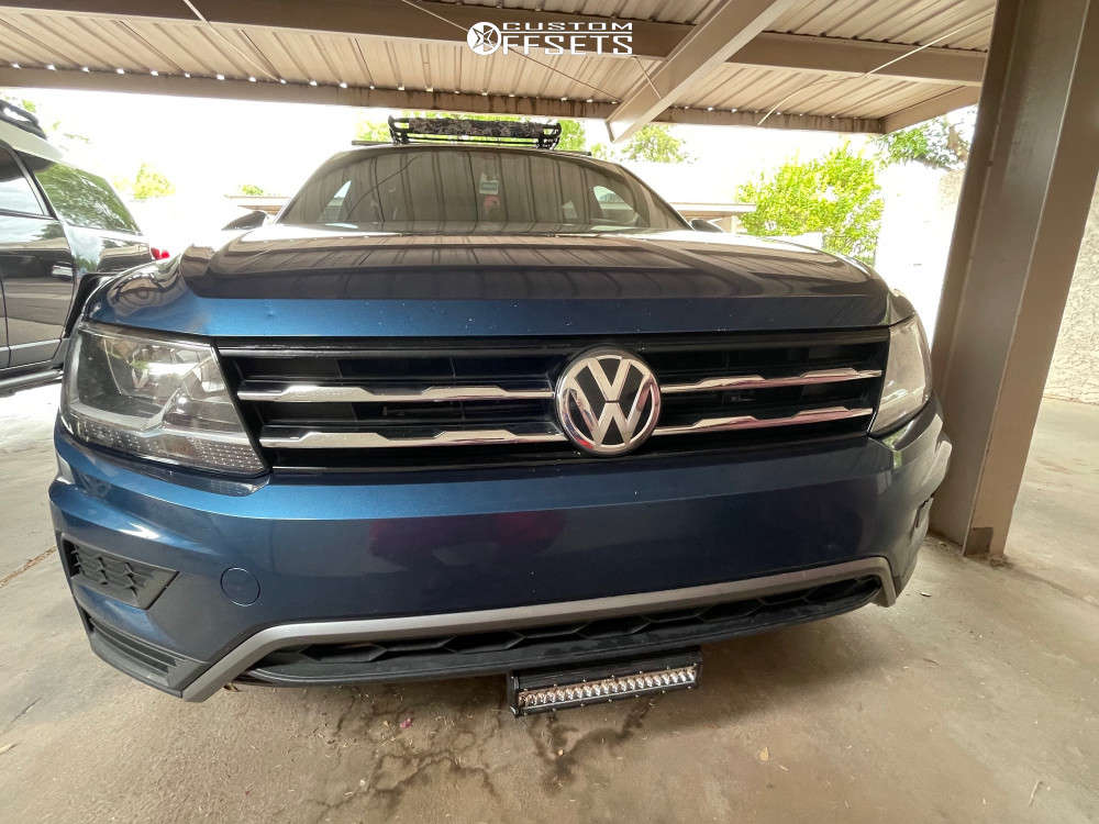 2018 Volkswagen Tiguan with 18x8.5 35 Rotiform Blq and 235/55R18 Kumho ...