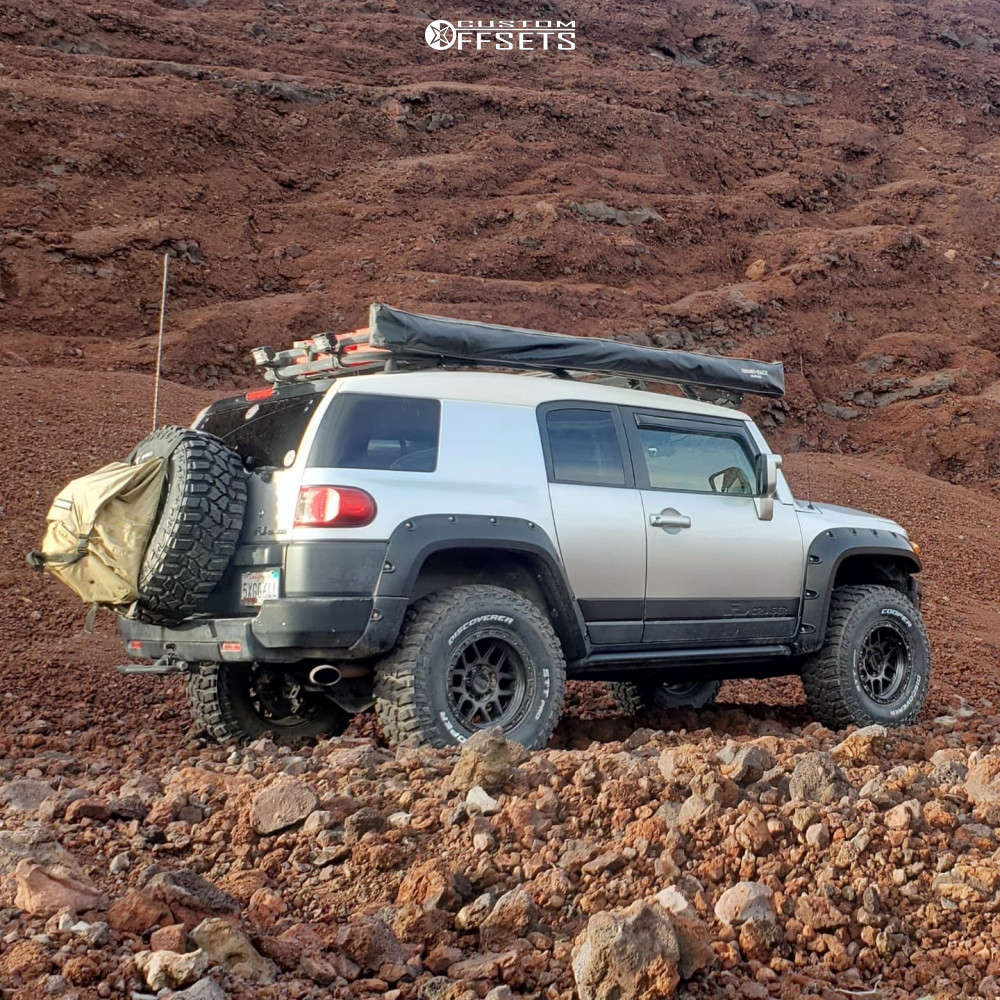 2007 Toyota FJ Cruiser with 17x9 12 KMC Km544 and 315/70R17 Cooper