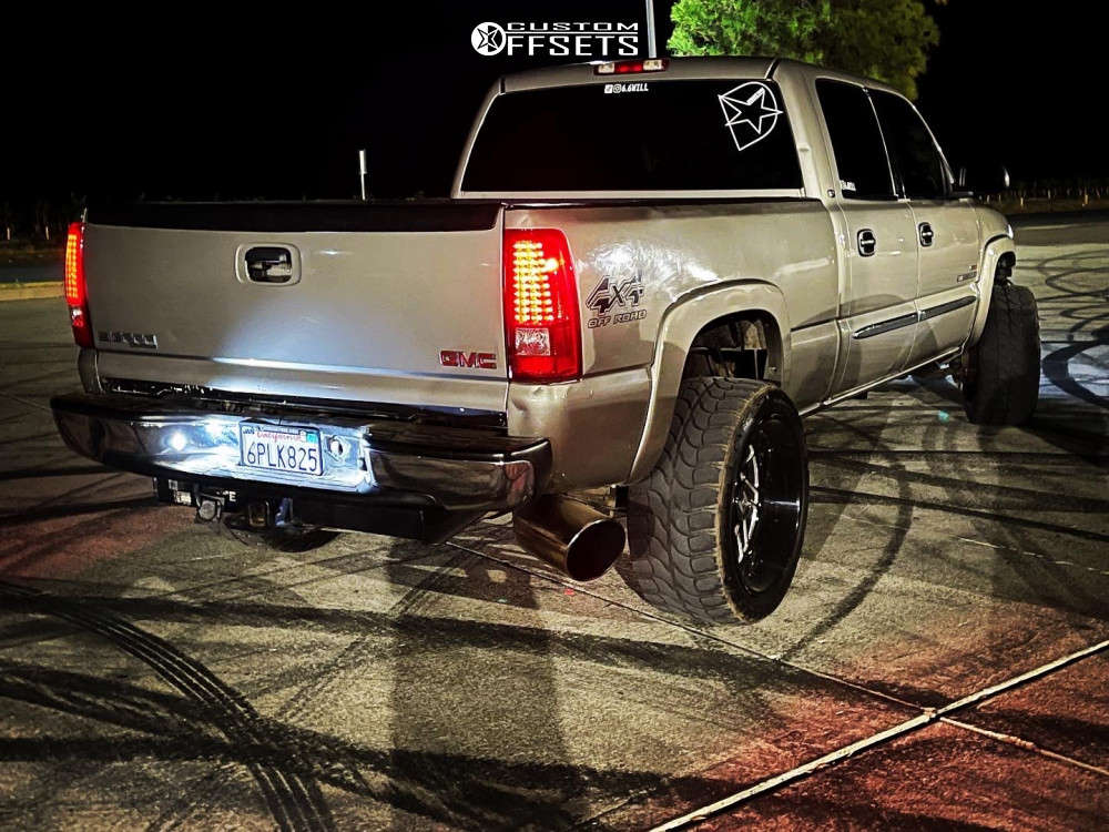 2003 GMC Sierra 2500 with 22x14 44 Hostile Sprocket and 33/14.5R22