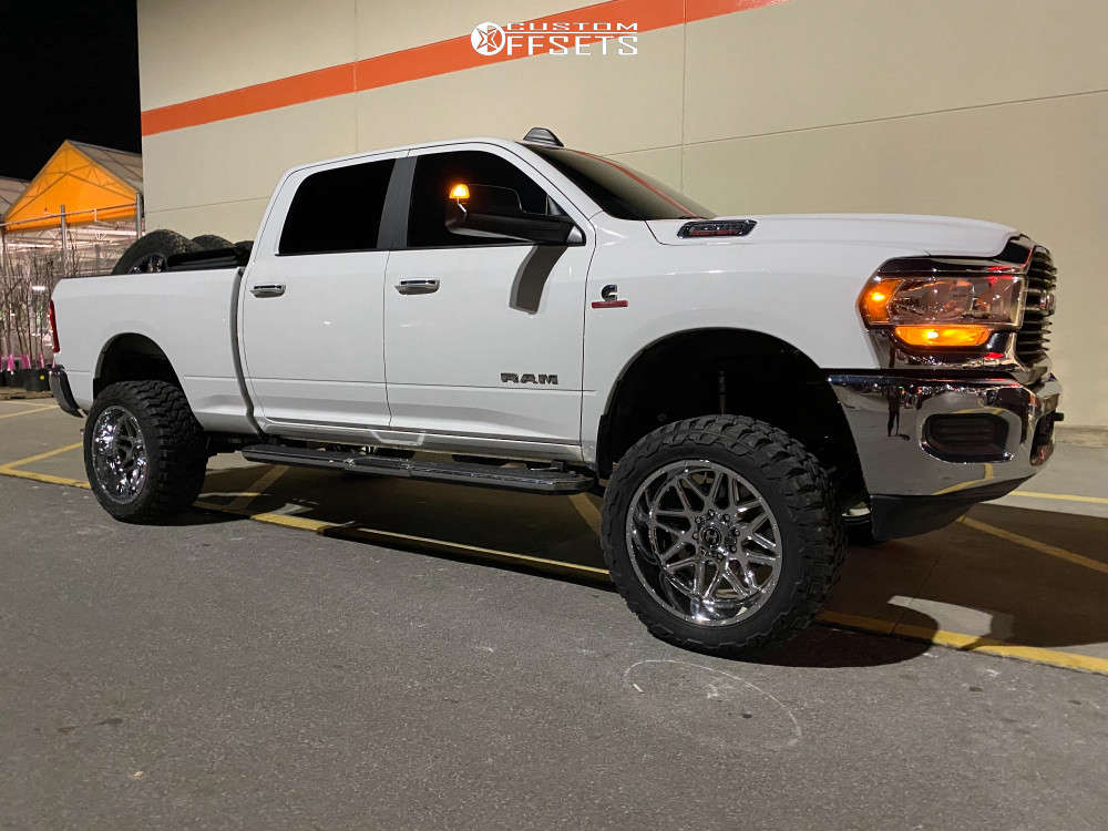2019 Ram 2500 with 22x12 -44 Hardcore Offroad Hc18 and 35/13.5R22
