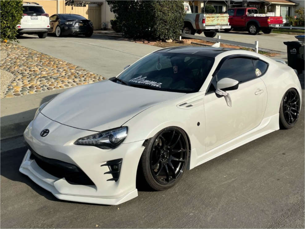 くさり。 2017 Toyota 86 with 18x9.5 35 Vors Tr4 and 225/40R18 Bridgestone