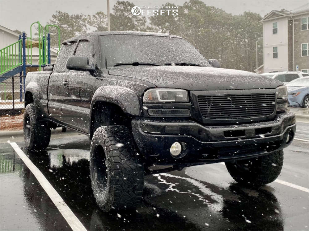 2006 GMC Savana 1500 with 20x12 -44 Fuel Avenger and 35/13.5R20 Nitto ...