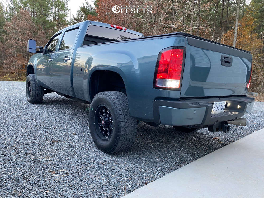 2012 GMC Sierra 2500 HD with 20x10 19 Hostile Sprocket and 33/12.5R20