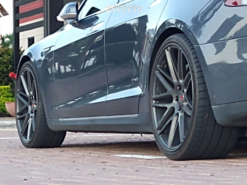 2015 Tesla S with 22x9 25 Vossen VPS 314 and 255/30R22 Michelin Pilot ...