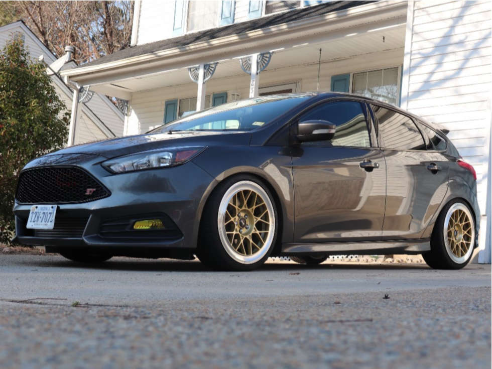 2100294-1-2018-focus-ford-st-