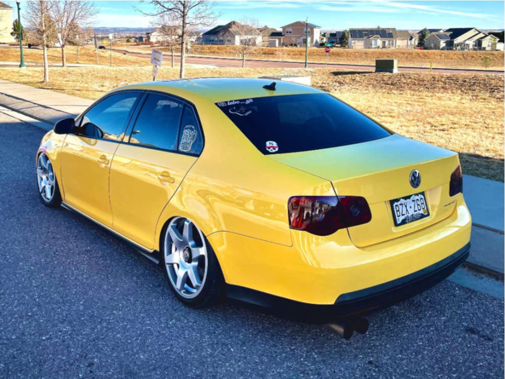 2007 Volkswagen Jetta with 18x8.5 35 Rotiform Six R114 and 225/40R18 ...