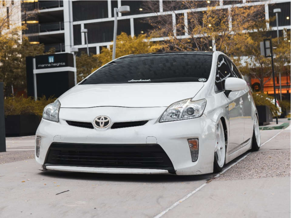 2129097-1-2012-prius-toyota-