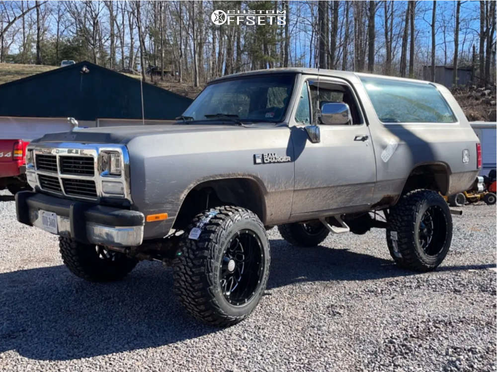 1989 Dodge Ramcharger with 20x12 51 Hardrock Destroyer and 35/12.5R20