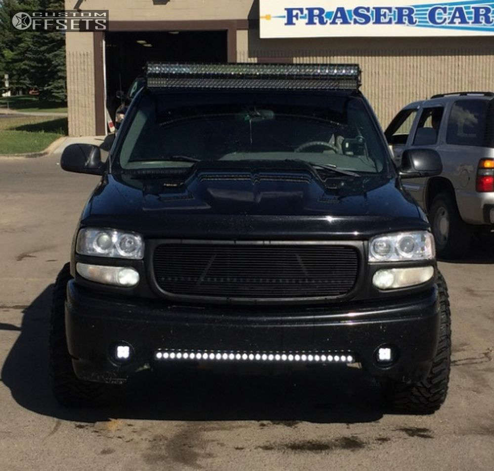 2001 GMC Sierra 1500 HD with 20x12 44 Fuel Dune and 33/12.5R20 Toyo