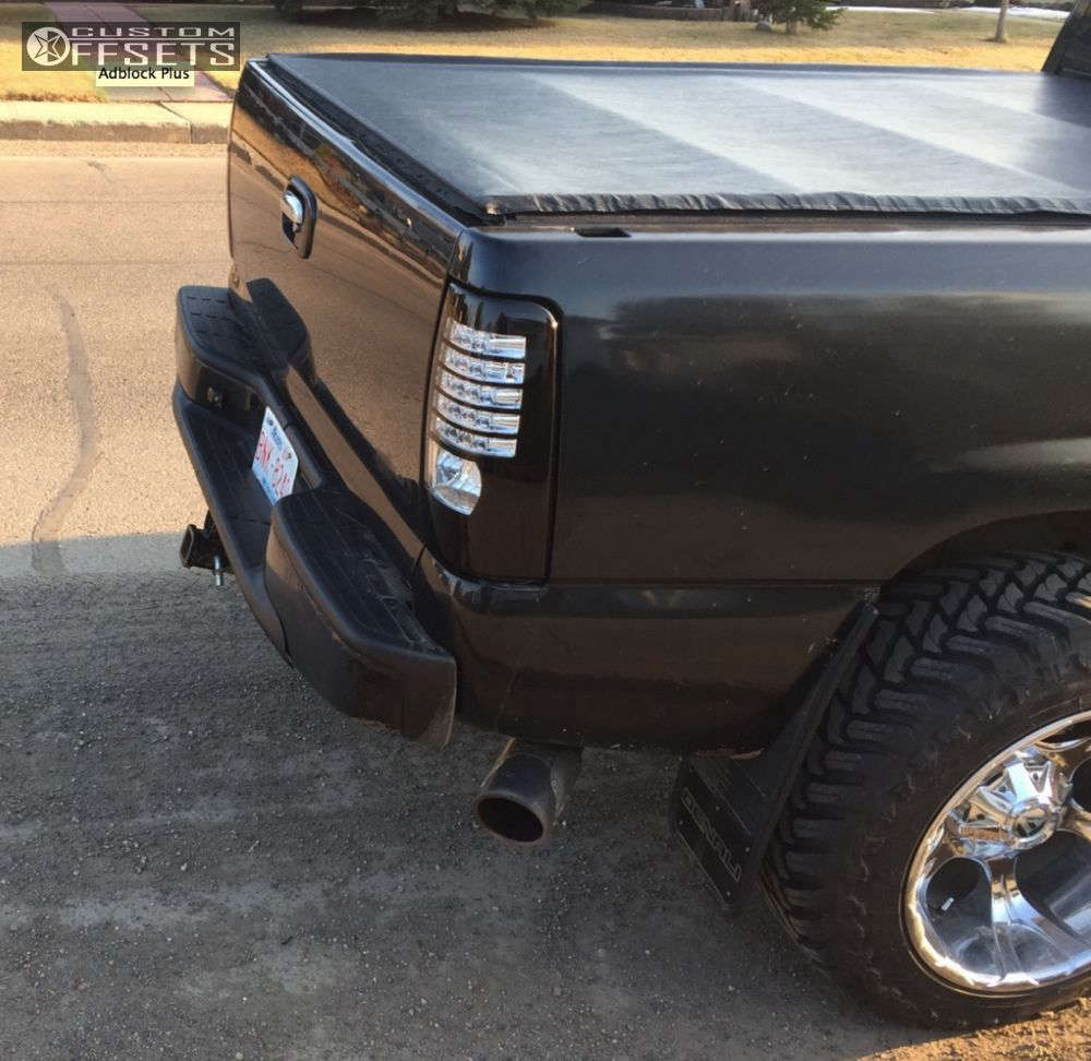 2001 GMC Sierra 1500 HD with 20x12 44 Fuel Dune and 33/12.5R20 Toyo