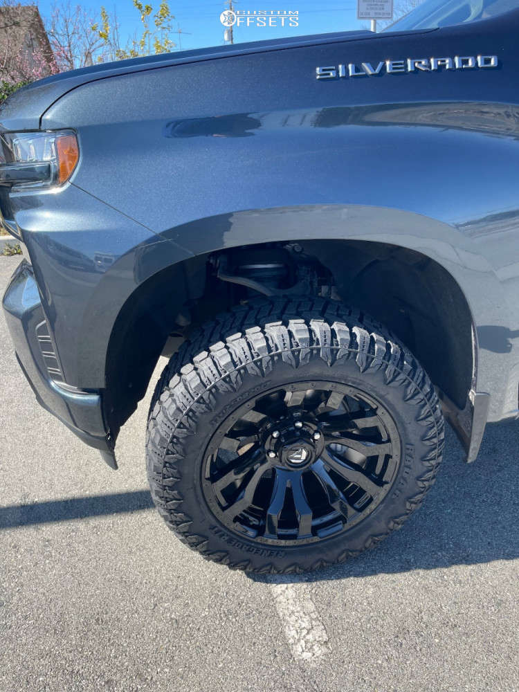 2019 Chevrolet Silverado 1500 with 20x10 -18 Fuel Blitz and 33/12.5R20 ...
