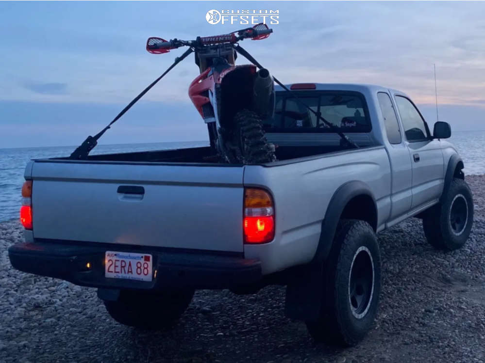 2001 Toyota with 17x9 12 Mickey Thompson Classic Baja Lock and