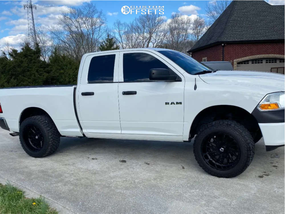 2009 Dodge Ram 1500 with 20x12 -44 TIS 547B and 275/60R20 Kenda