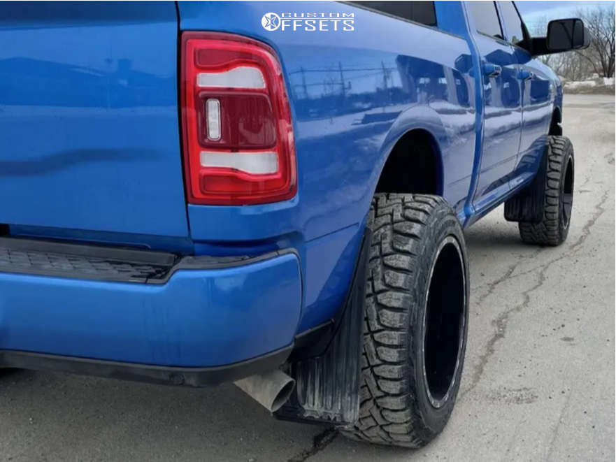 2022 Ram 2500 with 22x12 44 TIS 544BM and 35/12.5R22 Toyo Tires Open