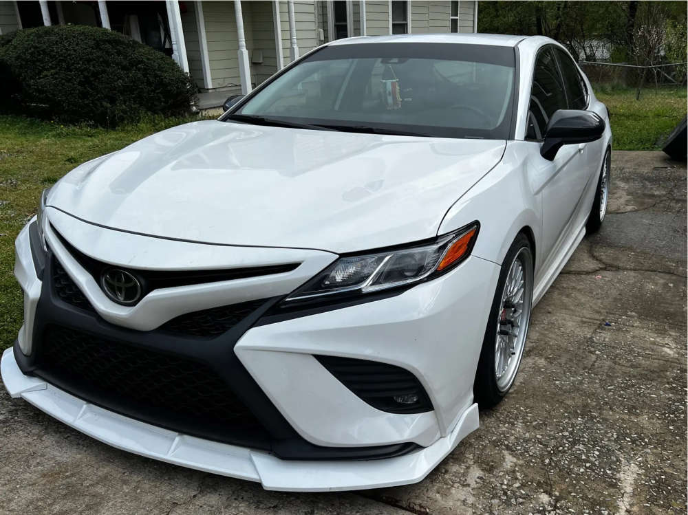 2176456-1-2019-camry-toyota-se