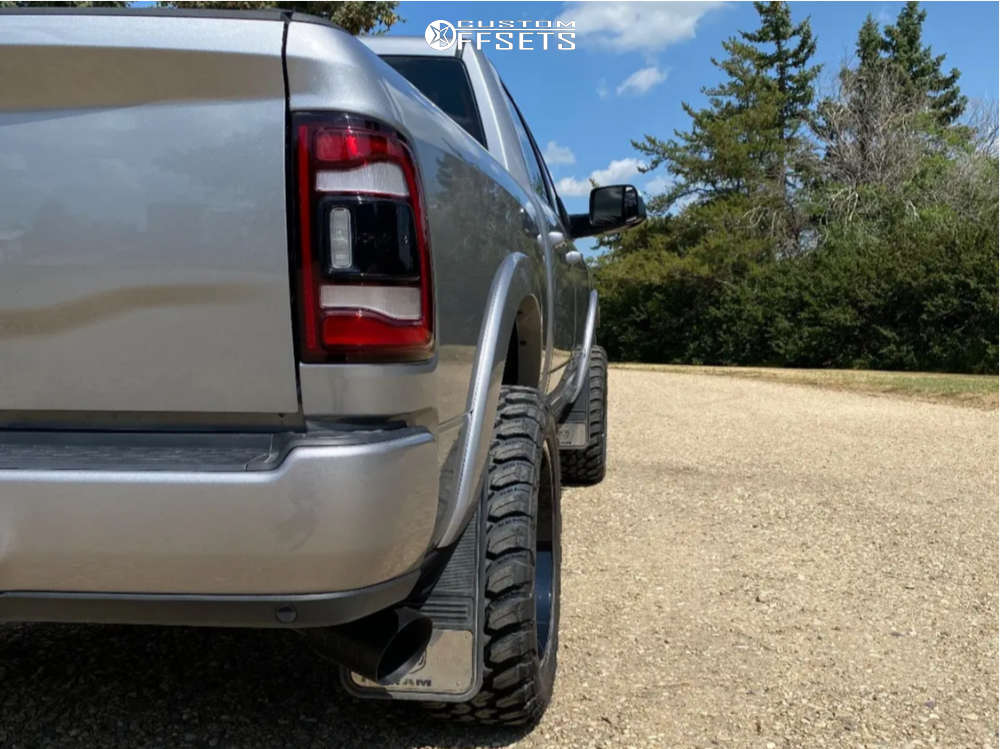 2020 Ram 3500 with 22x10 18 Fuel Hammer and 35/12.5R22 Suretrac Wild