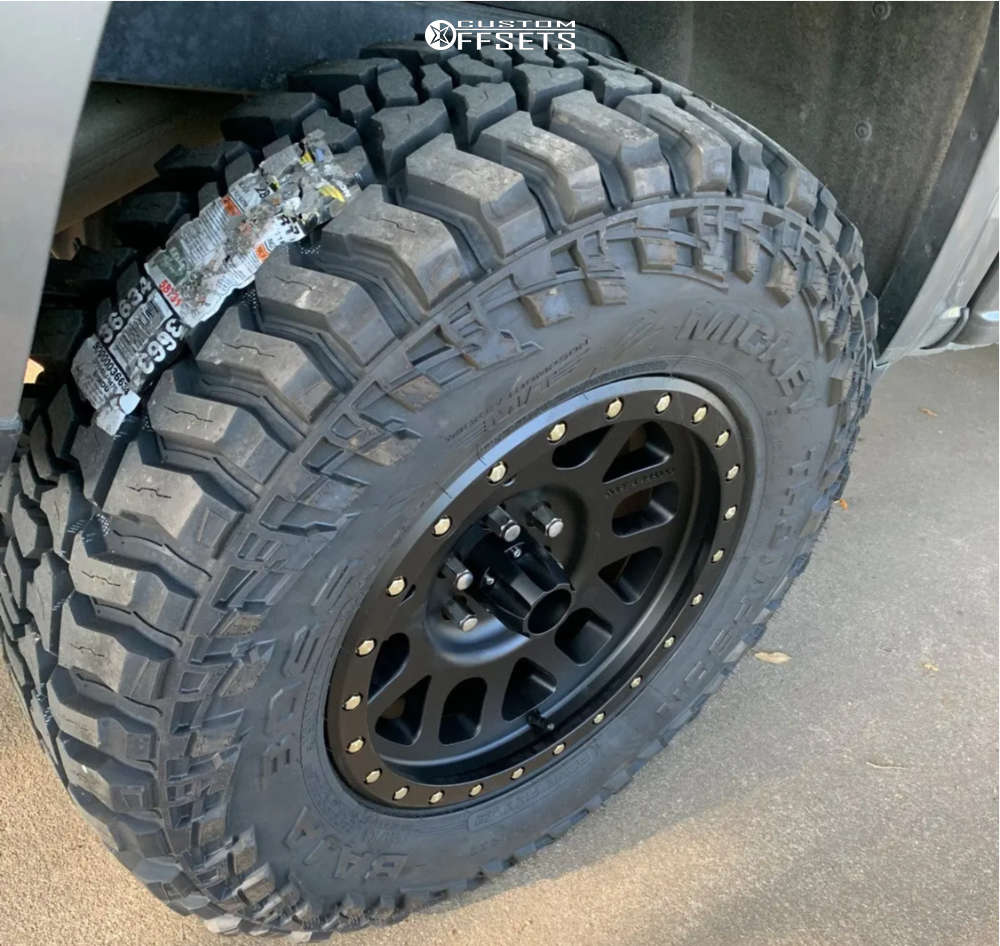 2018 GMC Canyon with 17x8.5 0 Method Mesh and 285/70R17 Mickey Thompson