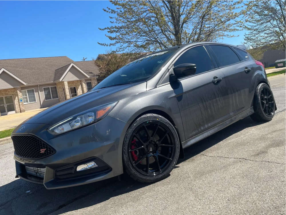 2236342-1-2018-focus-ford-st-