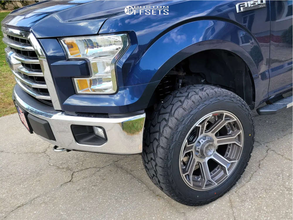 2016 Ford F150 with 22x10 24 4Play 4P70 and 35/12.5R22 Gladiator