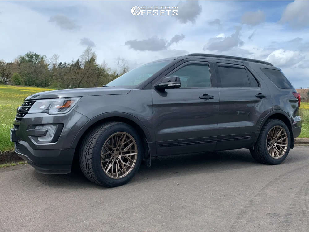 2016 Ford Explorer with 20x10.5 40 Niche Gamma and 295/45R20 Toyo Tires ...