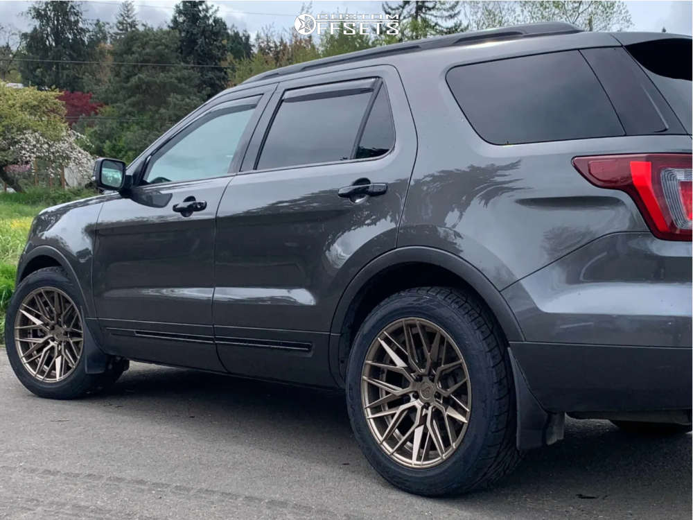 2016 Ford Explorer with 20x10.5 40 Niche Gamma and 295/45R20 Toyo Tires ...