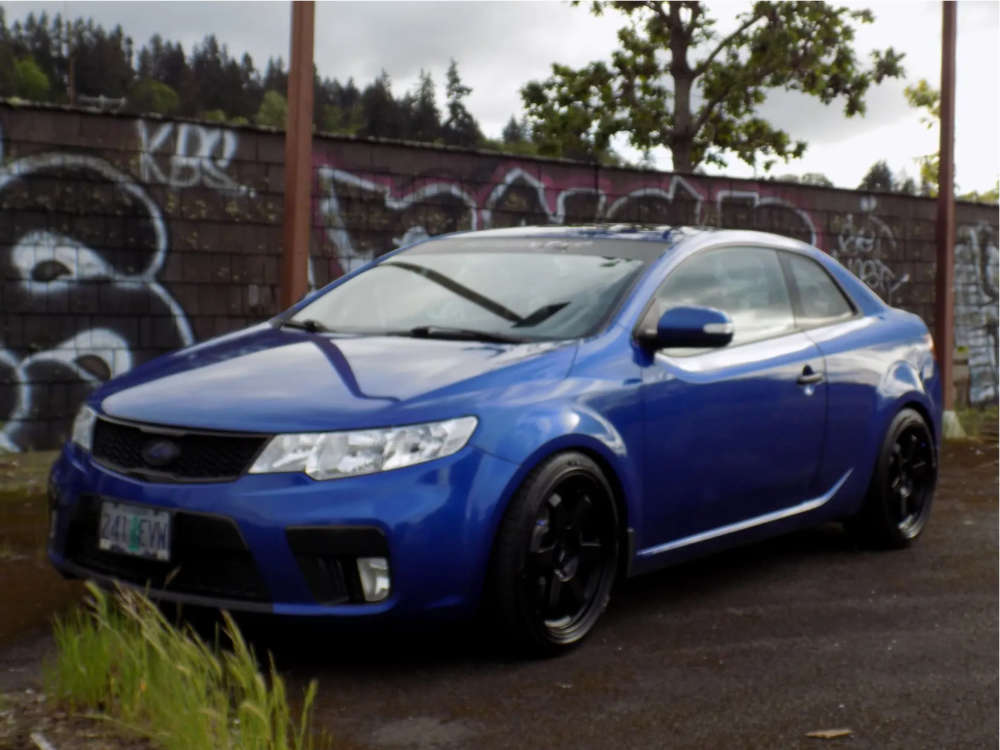 2010 Kia Forte Koup with 18x8 35 AVID1 AV6 and 225/40R18