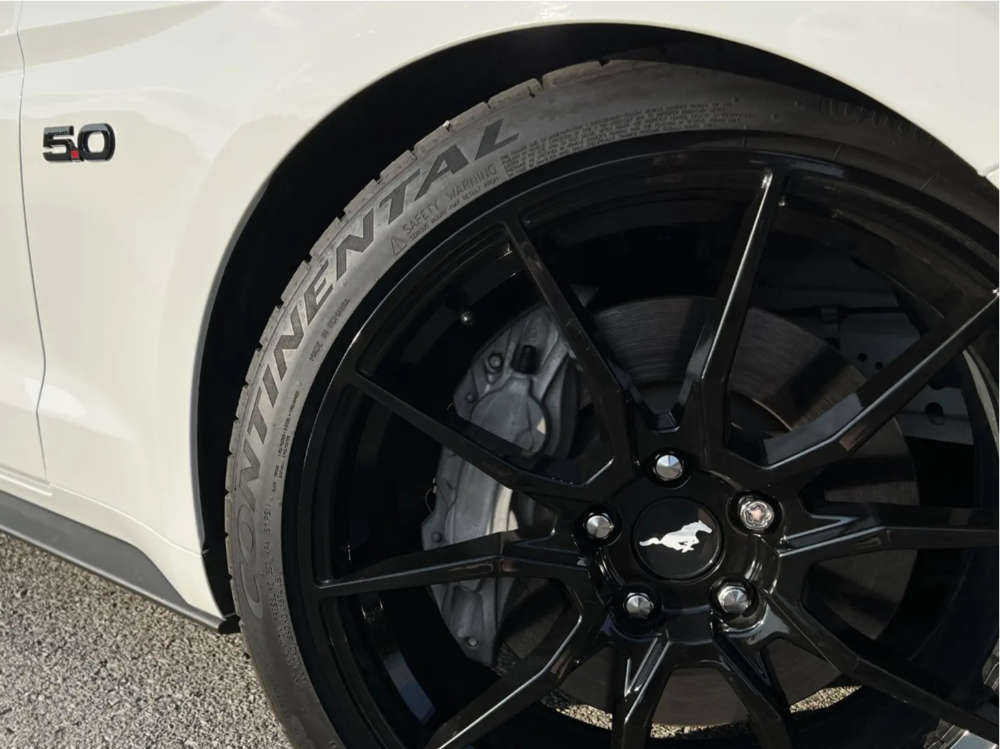 2019 Ford Mustang with 20x10 40 OE Performance 193 and 275/35R20