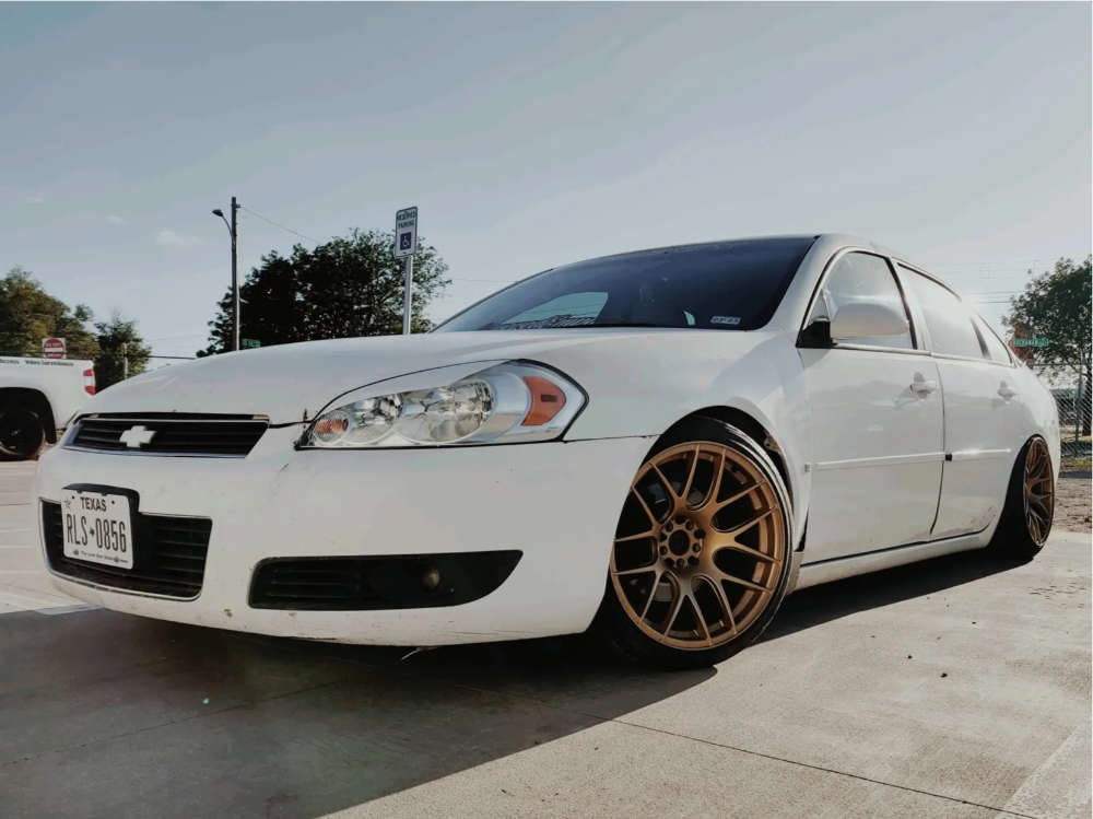 2007 Chevrolet Impala with 17x9.75 25 XXR 527 and 225/45R17