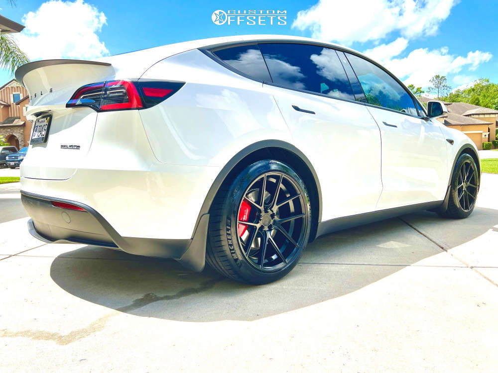 2020 Tesla Y with 20x9 32 Aodhan Aff3 and 255/40R20 Michelin Pilot ...