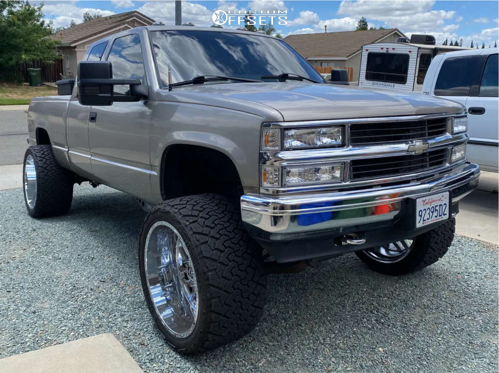 Soul of Siberia Wild Siberia カスタム 1998 Chevrolet K1500 with 24x14 -76 TIS 544C and 35/15.5R24 Venom