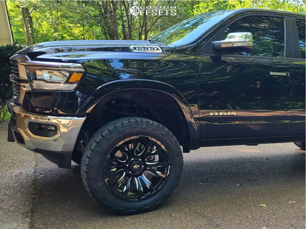 2022 Ram 1500 with 22x10 18 Fuel Blitz and 35/12.5R22 Nitto Recon
