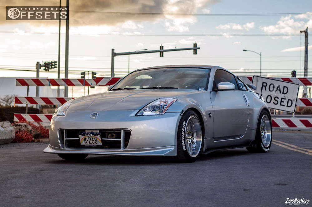 2003 Nissan 350Z with 18x9.5 12 Square G6 and 245/40R18 Michelin