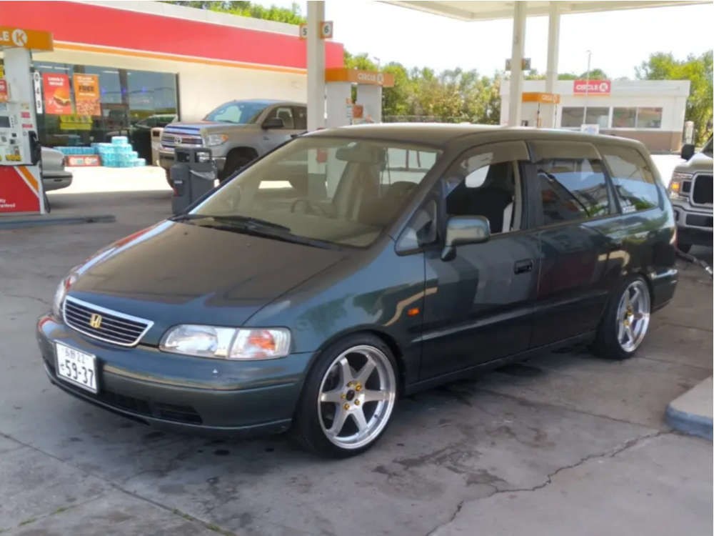 1996 Honda Odyssey with 18x9.5 22 Vors Tr37 and 225/40R18 Hankook