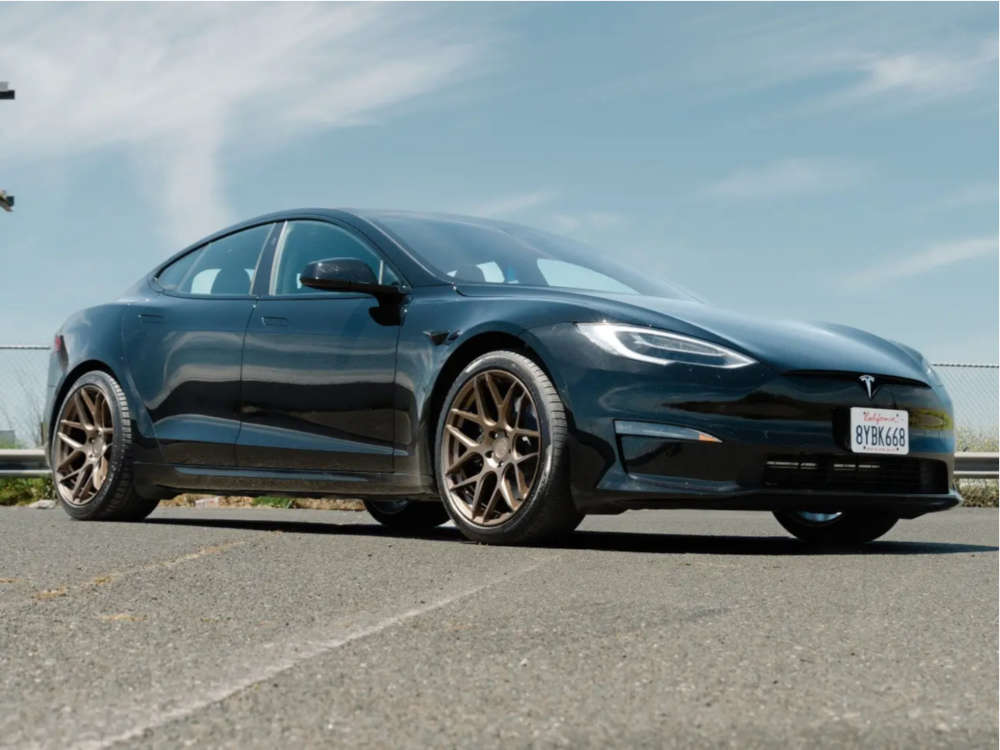 2022 Tesla S with 20x9 30 Aodhan Aff2 and 255/40R20 Michelin Pilot ...