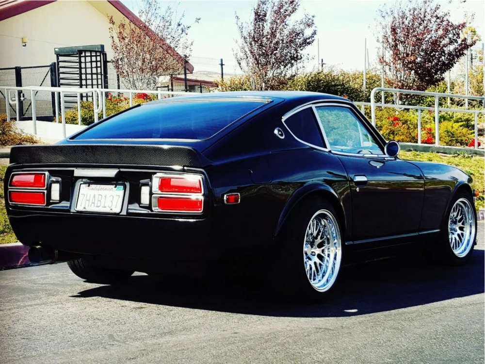 1975 Nissan 280Z with 16x8 0 XXR 531 and 205/50R16 Nexen