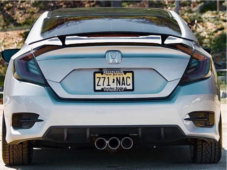 2020 Honda Civic with 18x8.5 38 Aodhan Ah-x and 225/40R18 Continental ...