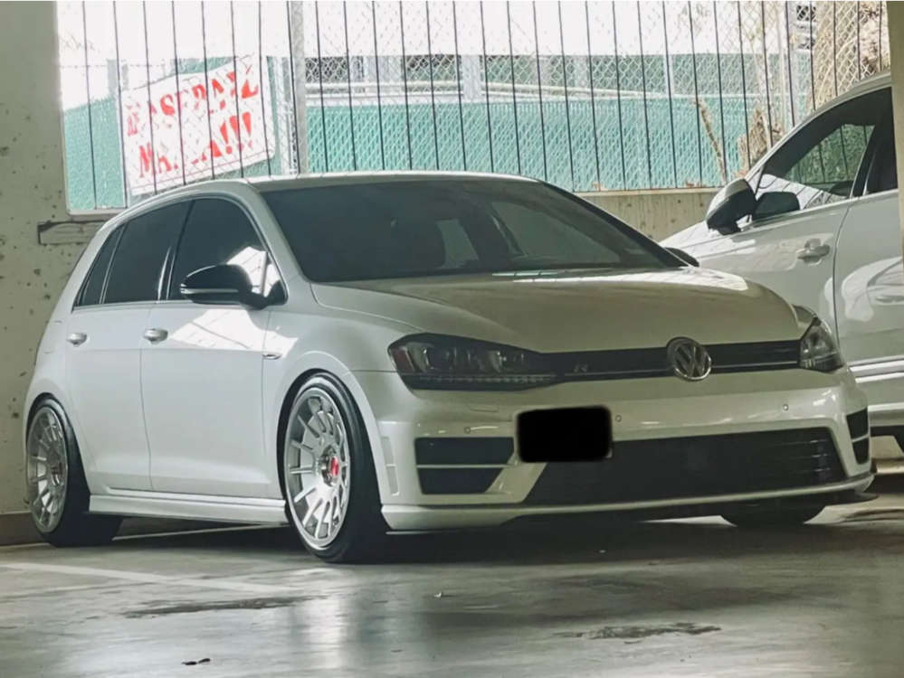 2324127-1-2017-golf-r-