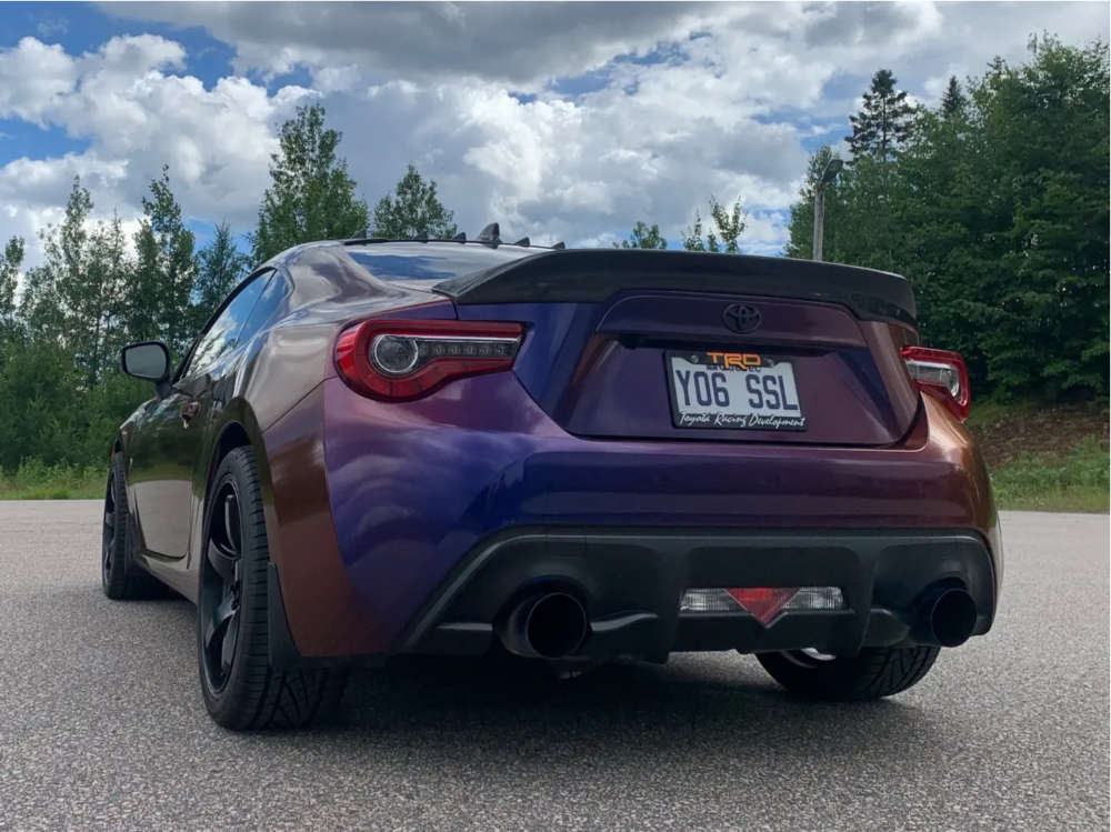2018 Toyota 86 with 18x8.5 35 XXR 555 and 255/35R18 Continental