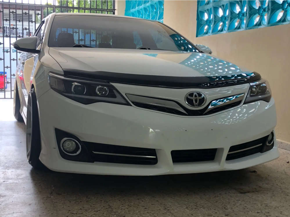 2014 Toyota Camry with 20x10.5 30 Niche Verona and 235/35R20 Accelera ...