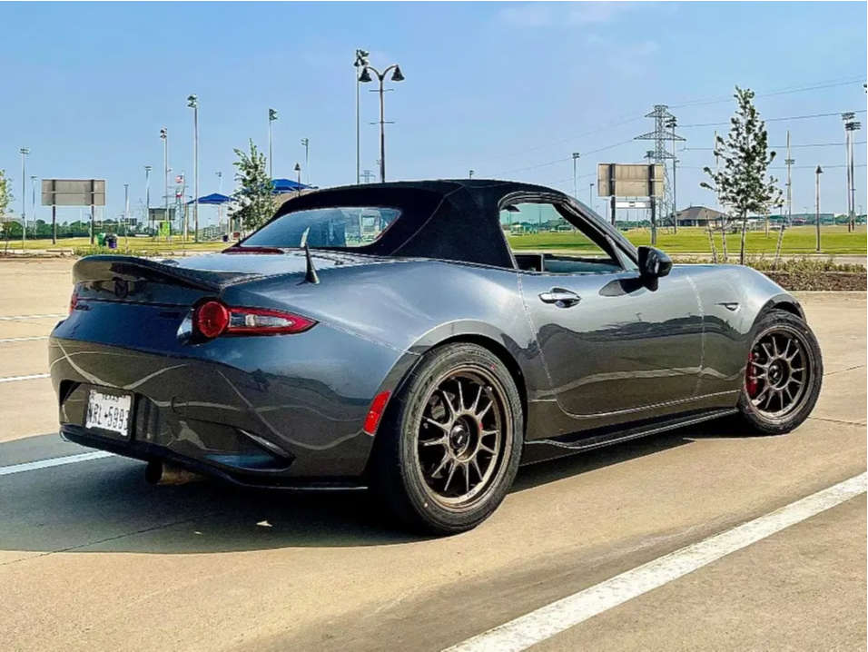 ミッドレングス　7,6 2016 Mazda MX-5 Miata with 17x9 45 Konig Hypergram and 245/40R17