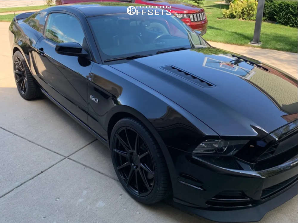 2014 Ford Mustang with 20x9 35 Niche Essen and 265/35R20 Michelin Pilot ...
