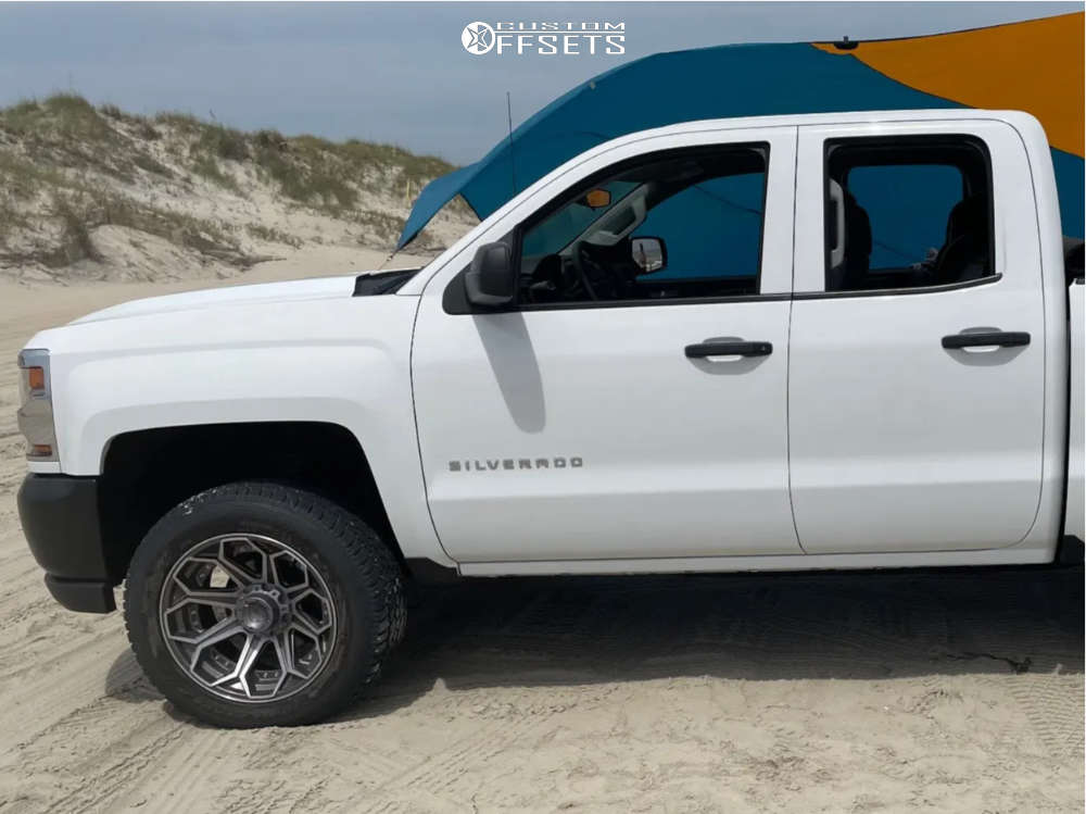 2018 Chevrolet Silverado 1500 with 20x10 18 4Play 4P80R and 285/55R20