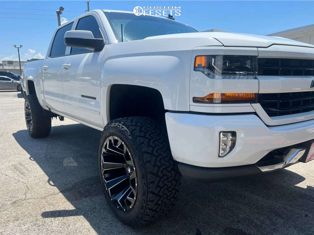 2018 Chevrolet Silverado 1500 with 22x12 44 Fuel Assault and 35/12