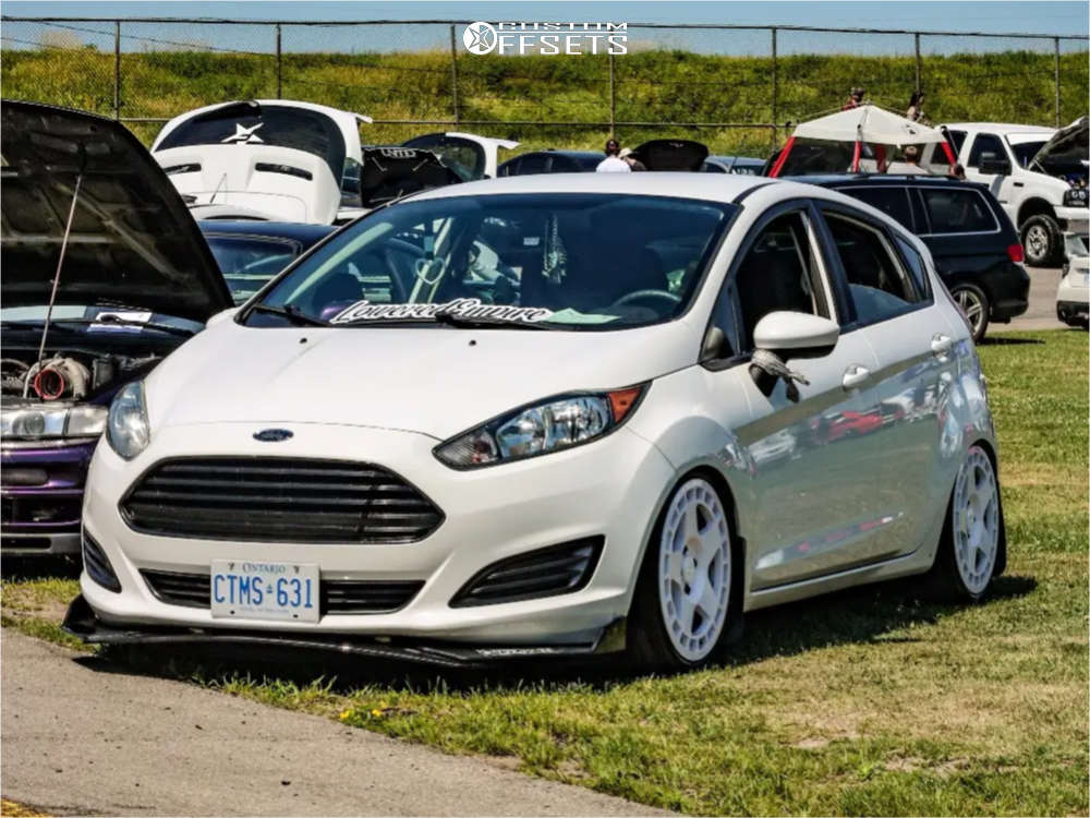 2365999-1-2015-fiesta-ford-s-