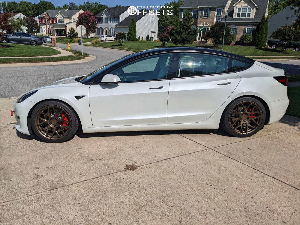 2022 Tesla 3 with 19x8.5 35 Aodhan Aff2 and 235/40R19 Michelin