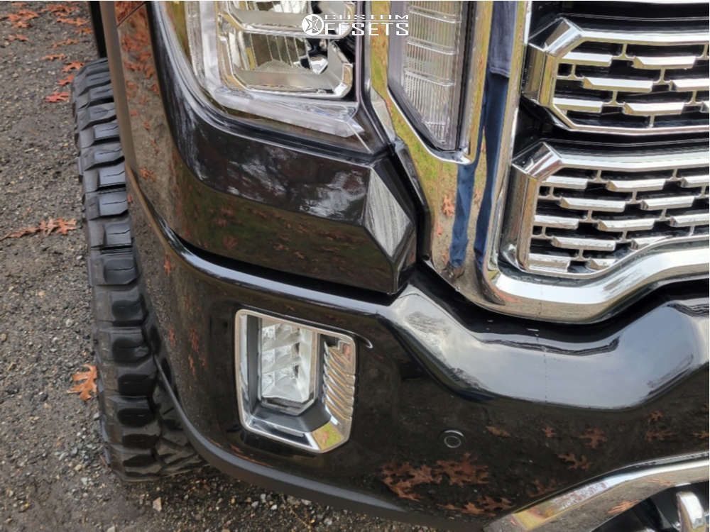 2021 GMC Sierra 2500 HD with 22x10 18 Fuel Hammer and 33/12.5R22 Nitto