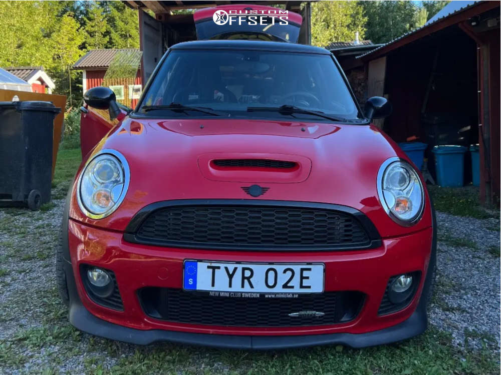 2009 Mini Cooper with 17x8 35 Japan Racing Jr3 and 225/45R17