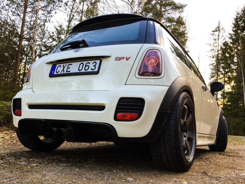 2007 Mini Cooper with 17x8 35 Japan Racing Jr3 and 225/45R17