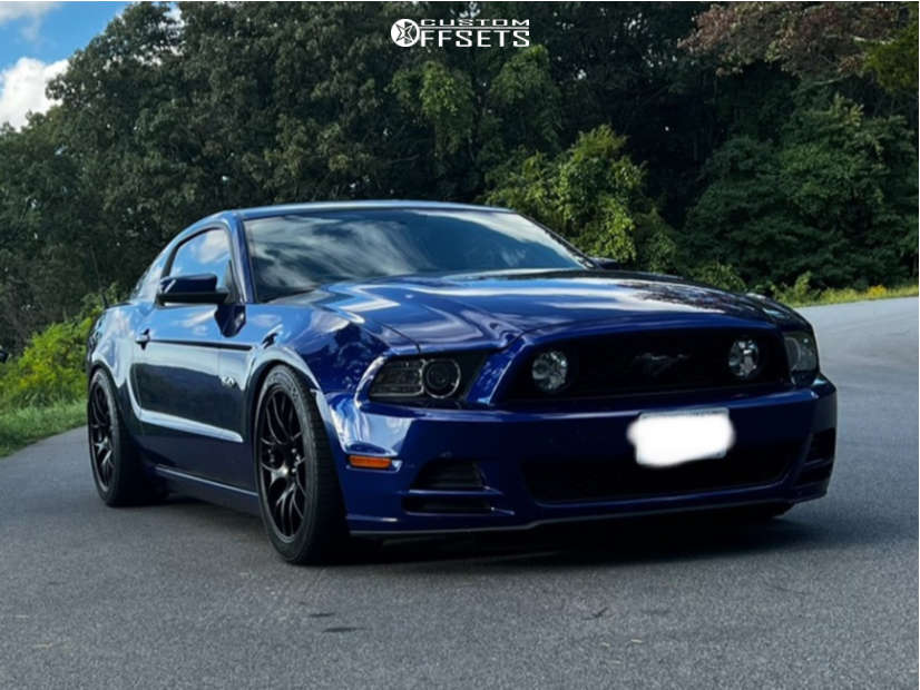 2013 Ford Mustang with 19x10 40 Apex Ec7 and 285/35R19 Michelin Pilot