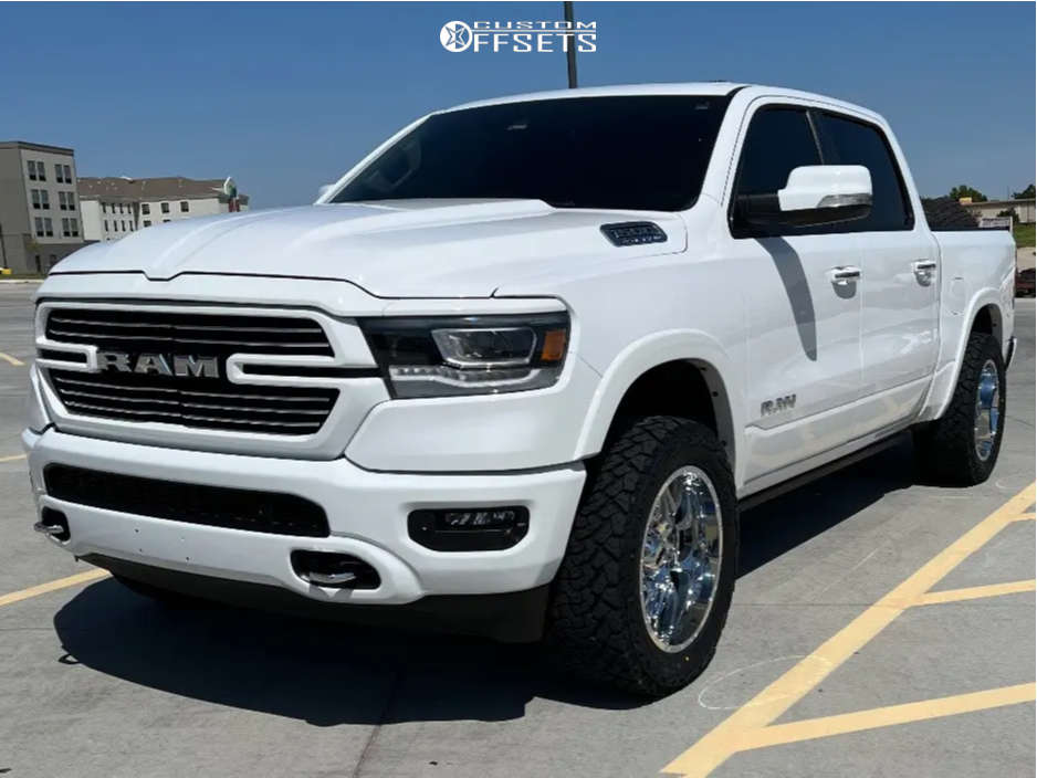 2021 Ram 1500 with 20x10 -25 Ultra Hunter and 33/12.5R20 Venom